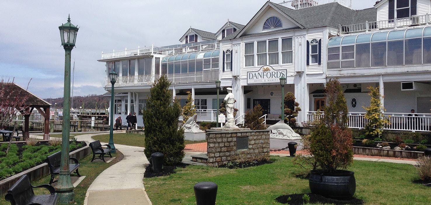 Dog Walkers in Port Jefferson, NY Dog Walking Near You Wag!