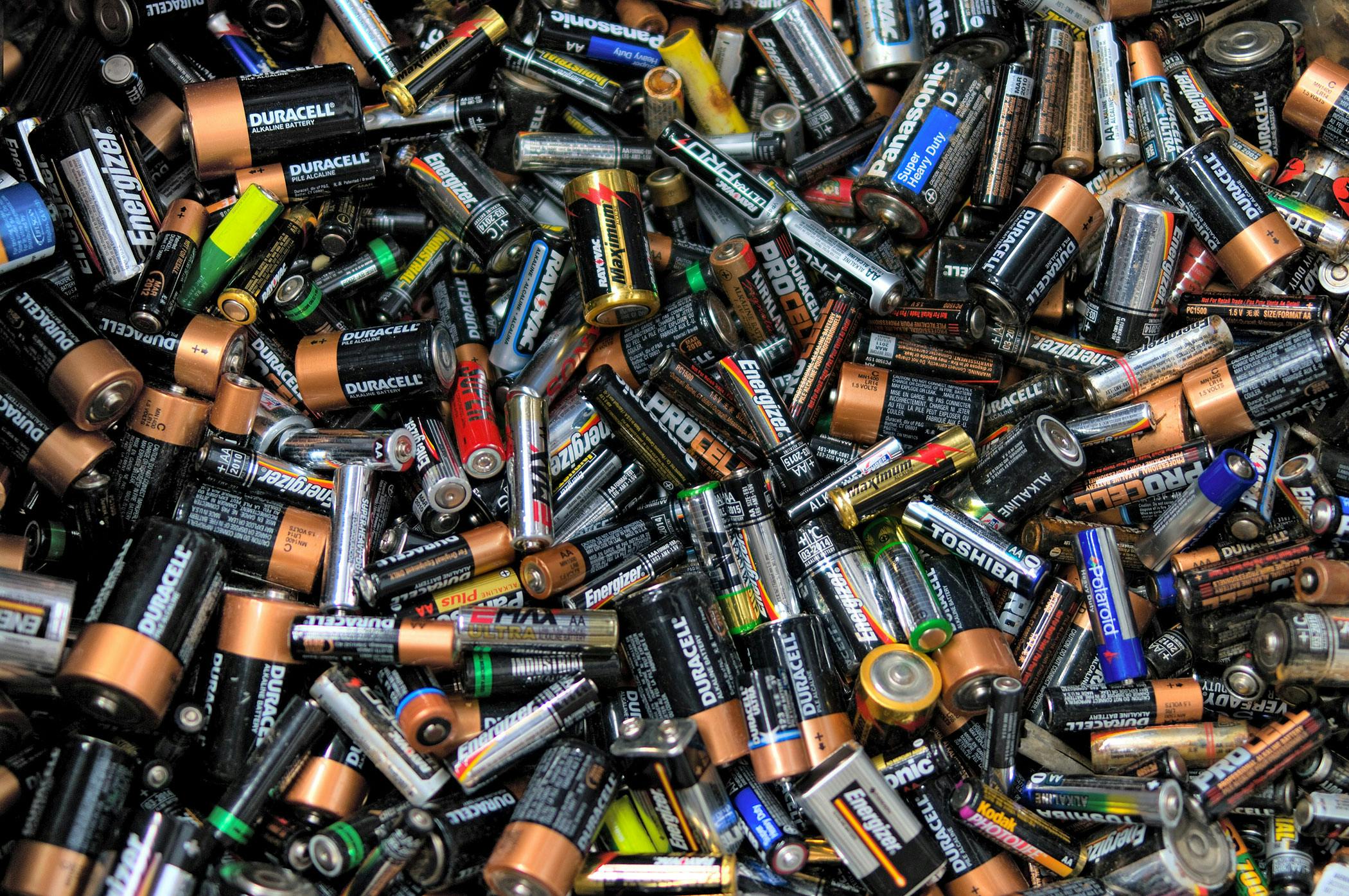 Lithium ion battery poisoning symptoms