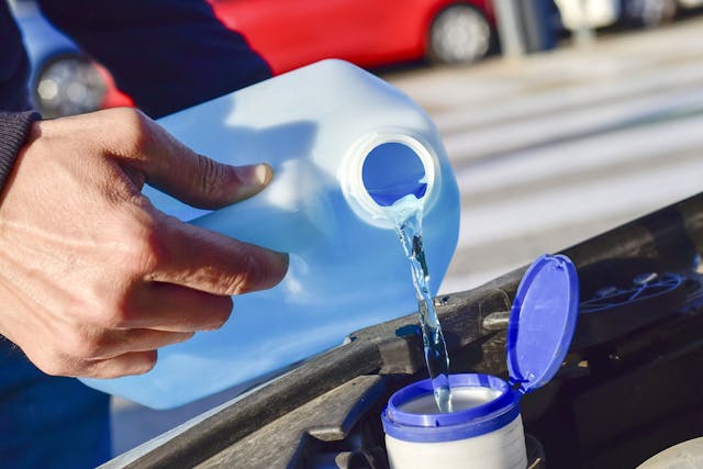 How much methanol is in windshield washer fluid?